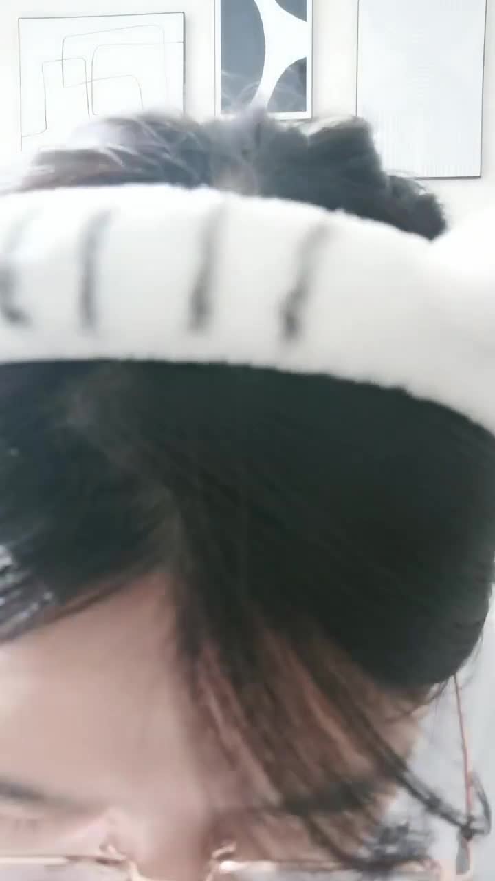 #小鱼仔仔 竟然是个拥有大奶子娘萝莉肥臀的反差婊