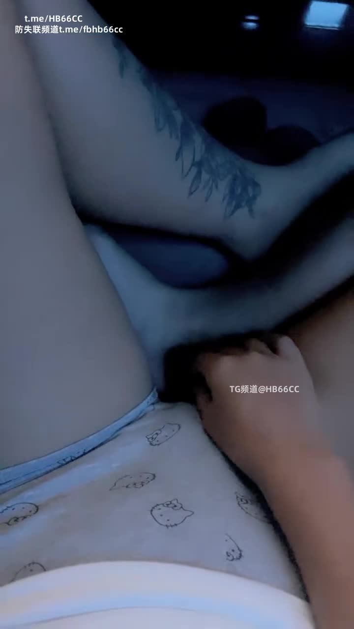 胸上纹花的纹身小妹直播带你沉浸式体验精神小妹的日常#精神小妹日常合集22个视频