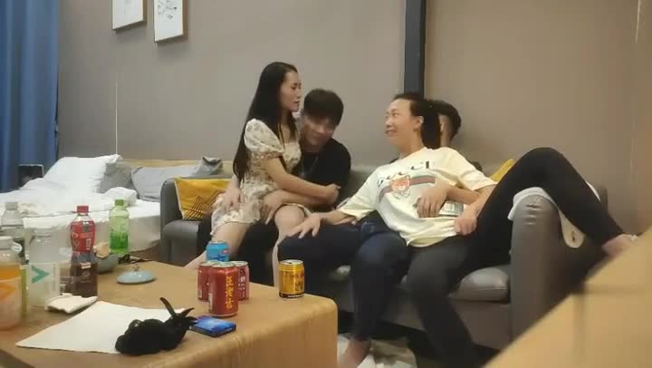 【黑料】（真实探花翻车事件）花高价约炮4p偷拍，结果被美女发现摄像头，激烈争吵逼也没操成