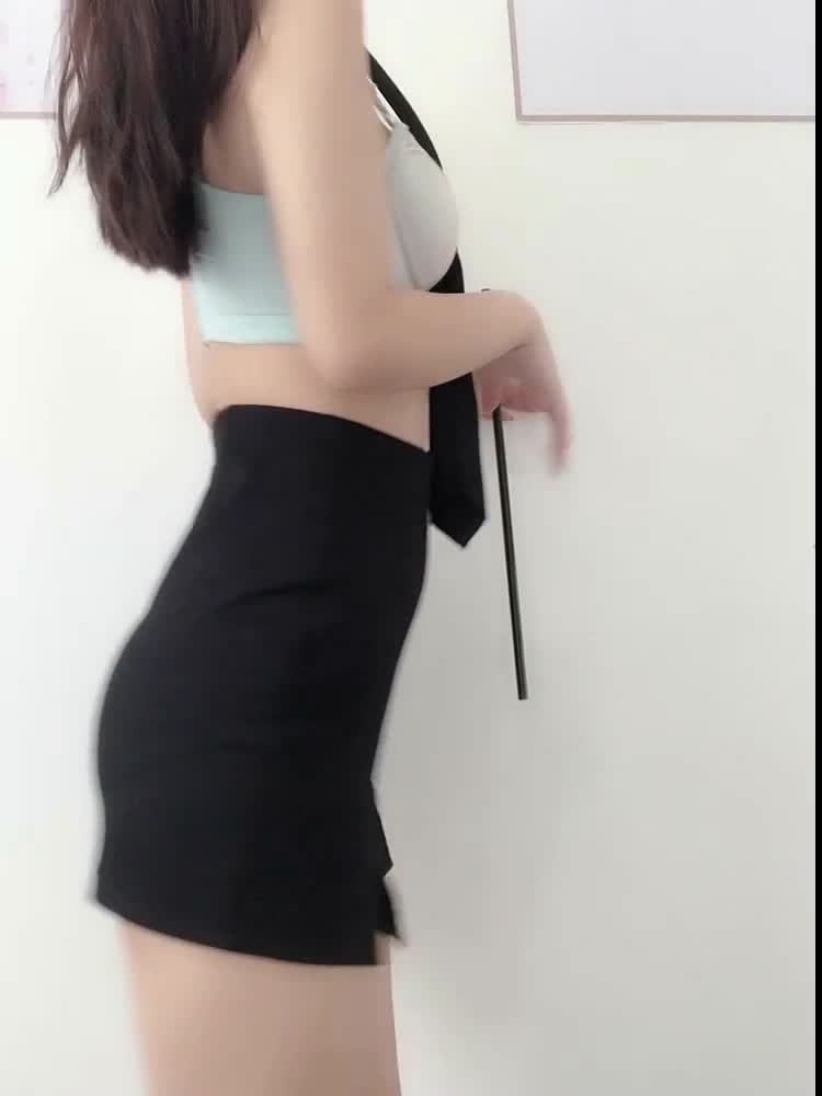 #仙仙小草莓 #福利姬 #自慰 @loicu极品长腿美女高价私拍自慰 合集 3