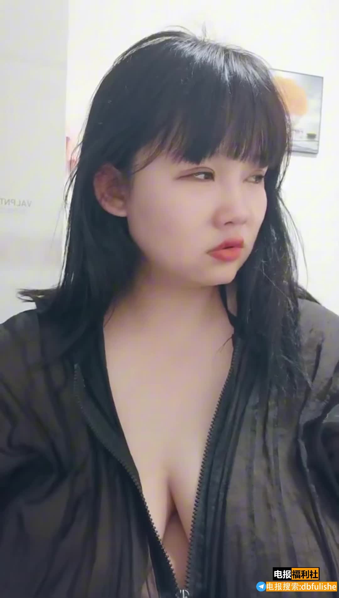 为什么这些细狗总能找到这些巨乳坦克女朋友E乳【极品曦曦】奶子比头都大细狗狗趴似操穴差点没被闷死