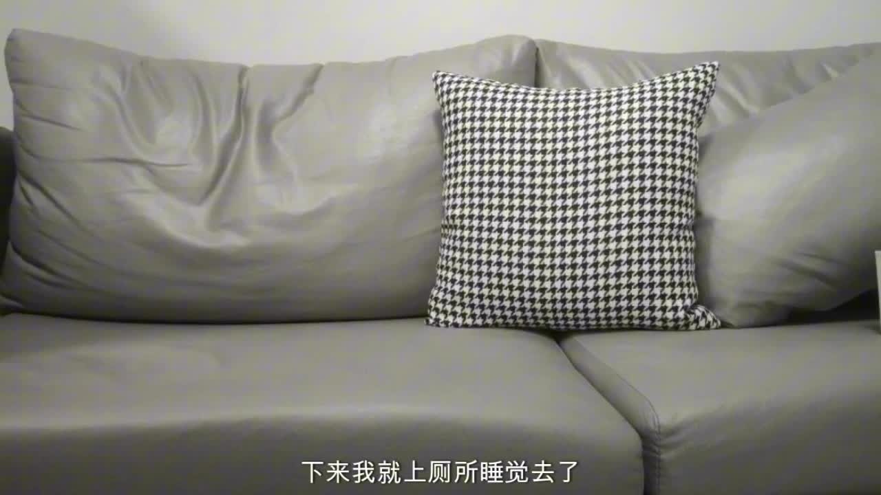 母子乱伦场，极品老妈，鸡巴不行用手，抠得抽搐