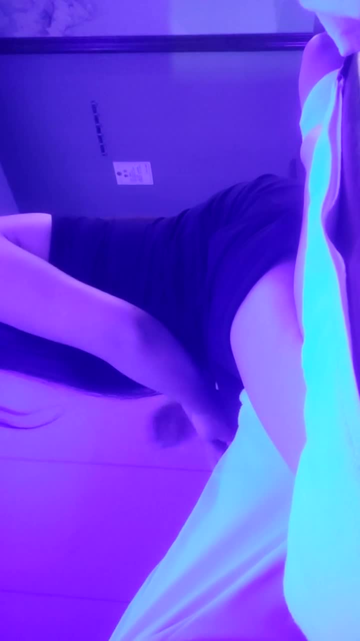 #凯迪拉克 足浴大神找了两个极品技师，第一个高冷的女神，丰满爆乳 打飞机摸奶