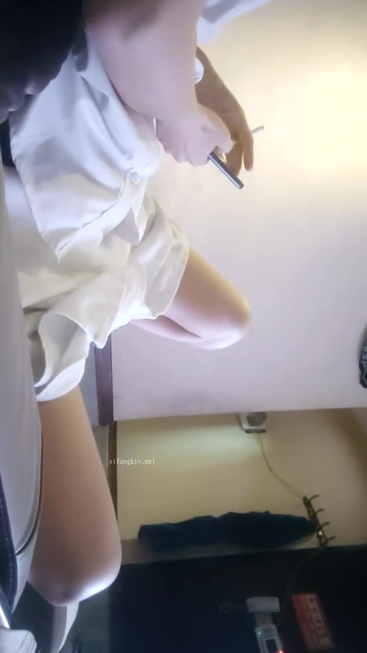 #按摩 #会所 #手交  暗访足疗店，大神勾搭技师 重金换胸推，言语调情打飞机，正规按摩店被大神搞成色情了，太会说了。