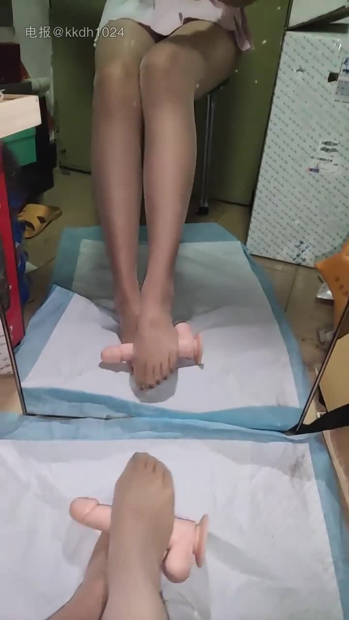 推特极品长腿苗条烧婊子【橙子橙子】VIP福利私拍，丝袜塞逼道具疯狂紫薇高潮流水，特写镜头视觉盛宴 7V #推特 #橙子橙子 #橙子 #丝袜塞逼 6