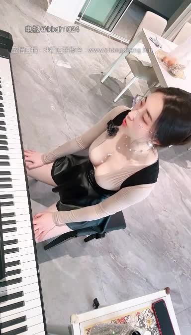重磅顶级女神~【暖暖】钢琴弹奏流行乐沉迷~奶子霸气侧漏 3V #暖暖 6