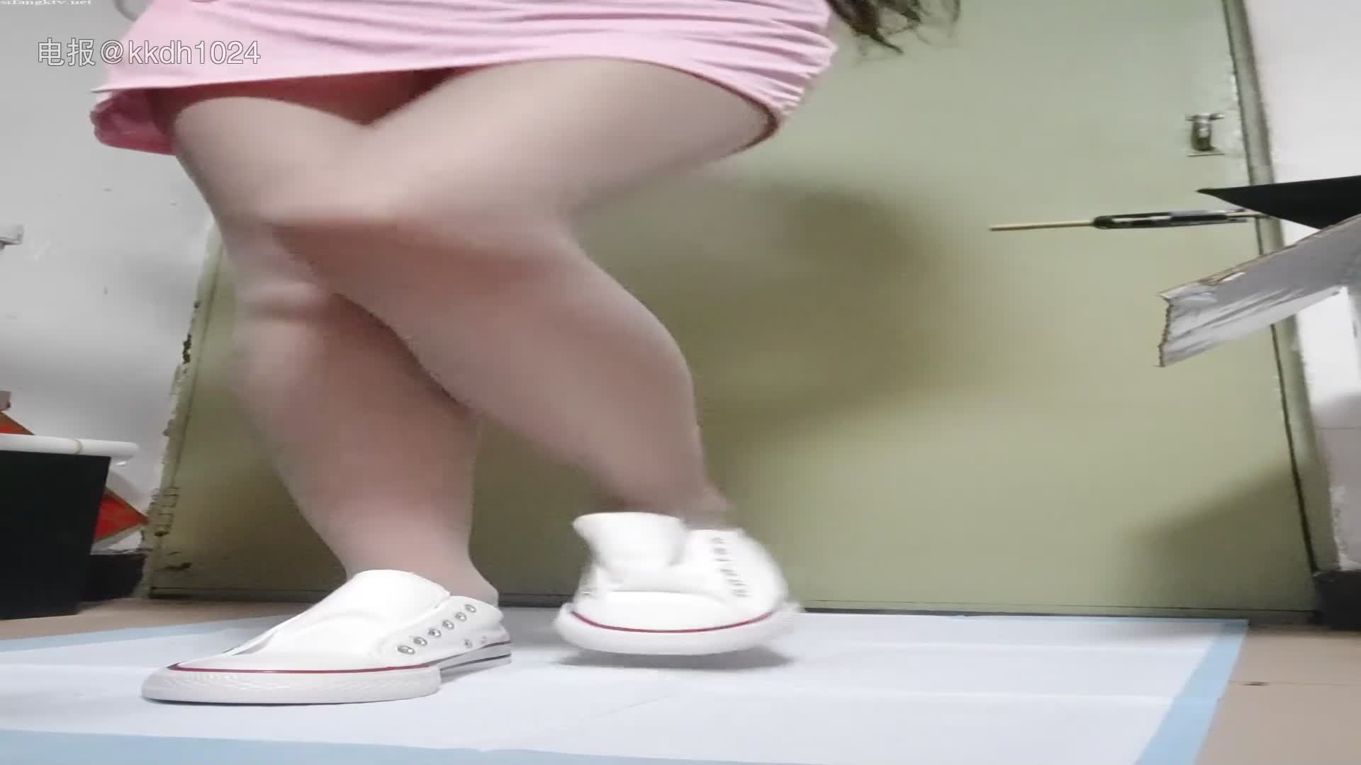 推特极品长腿苗条烧婊子【橙子橙子】VIP福利私拍，丝袜塞逼道具疯狂紫薇高潮流水，特写镜头视觉盛宴 7V #推特 #橙子橙子 #橙子 #丝袜塞逼 6