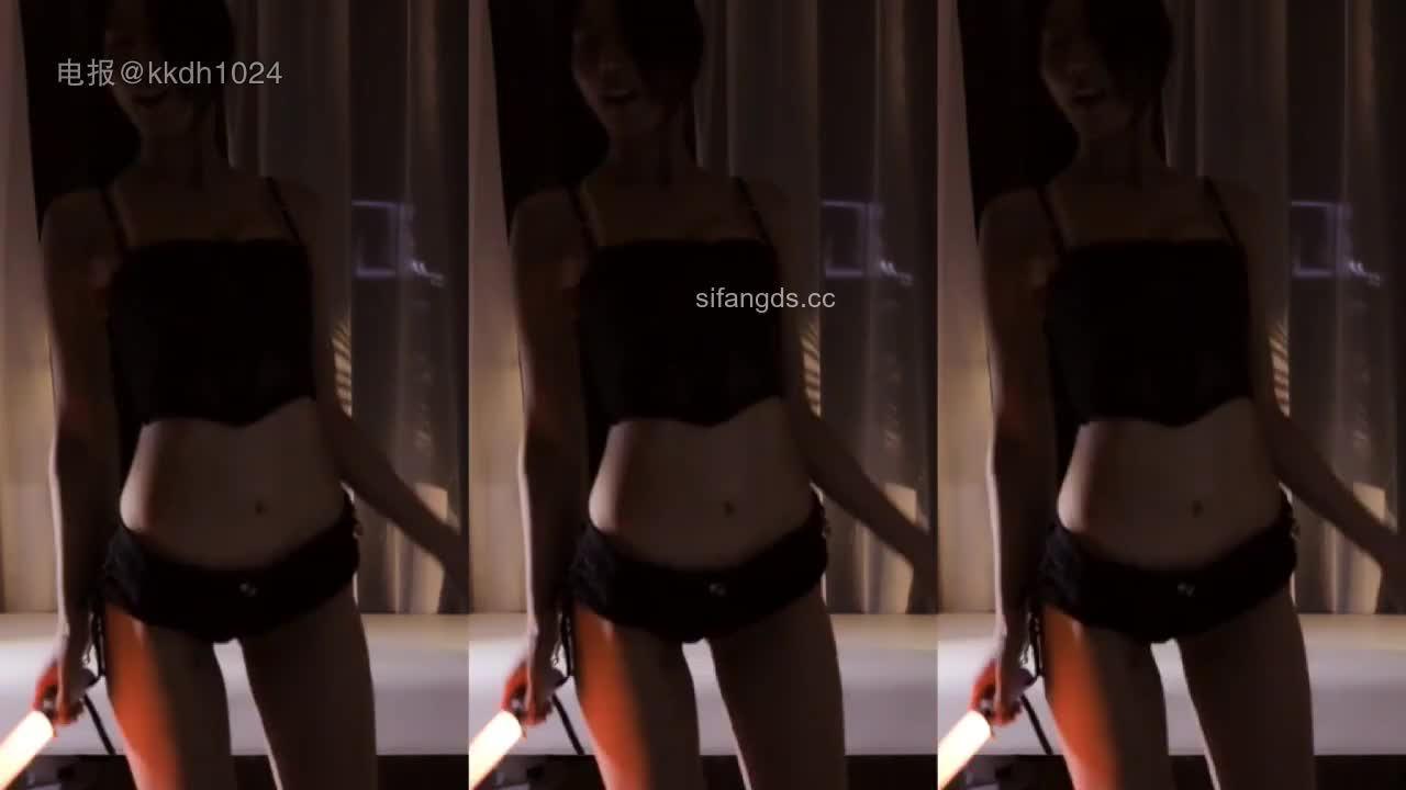 斗鱼 小小玉酱-6 露大半个奶 走光露底等 目前最大尺度 19V #斗鱼 #小小玉酱 7