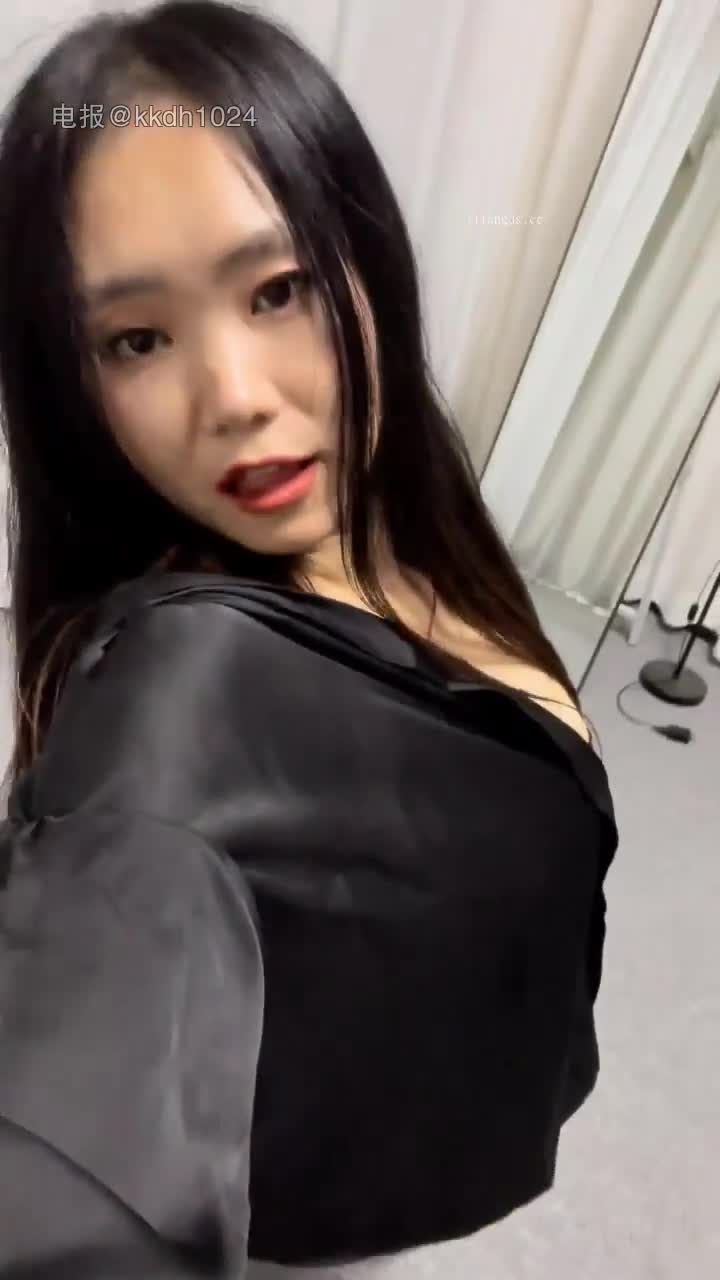 【快手】元气学姐—首次流出，全裸露脸漏点掰穴高清私拍 6V #快手 #元气学姐 14