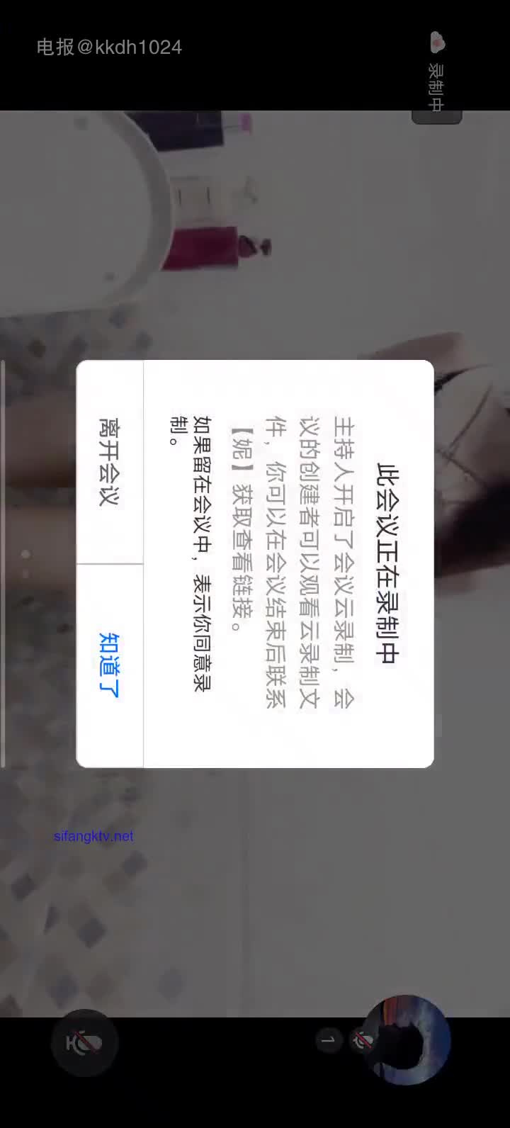 【快手泄密】榜一大哥刷了几万才能看的，【妮子】，十万粉丝小网红，露点脱衣，搔首弄姿抖胸，一件一件边扭边脱 2V #快手 #妮子 13