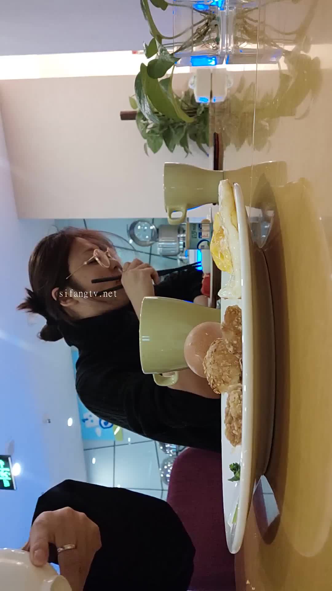 #国产精品 #胡子大叔 胡子大叔酒店约炮身材不错的美女同事，各种姿势啪啪完美露脸1