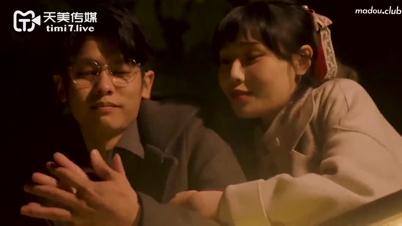 #天美传媒 TMW008_巨乳女友的圣诞惊喜_好久不见的情侣性欲大喷发