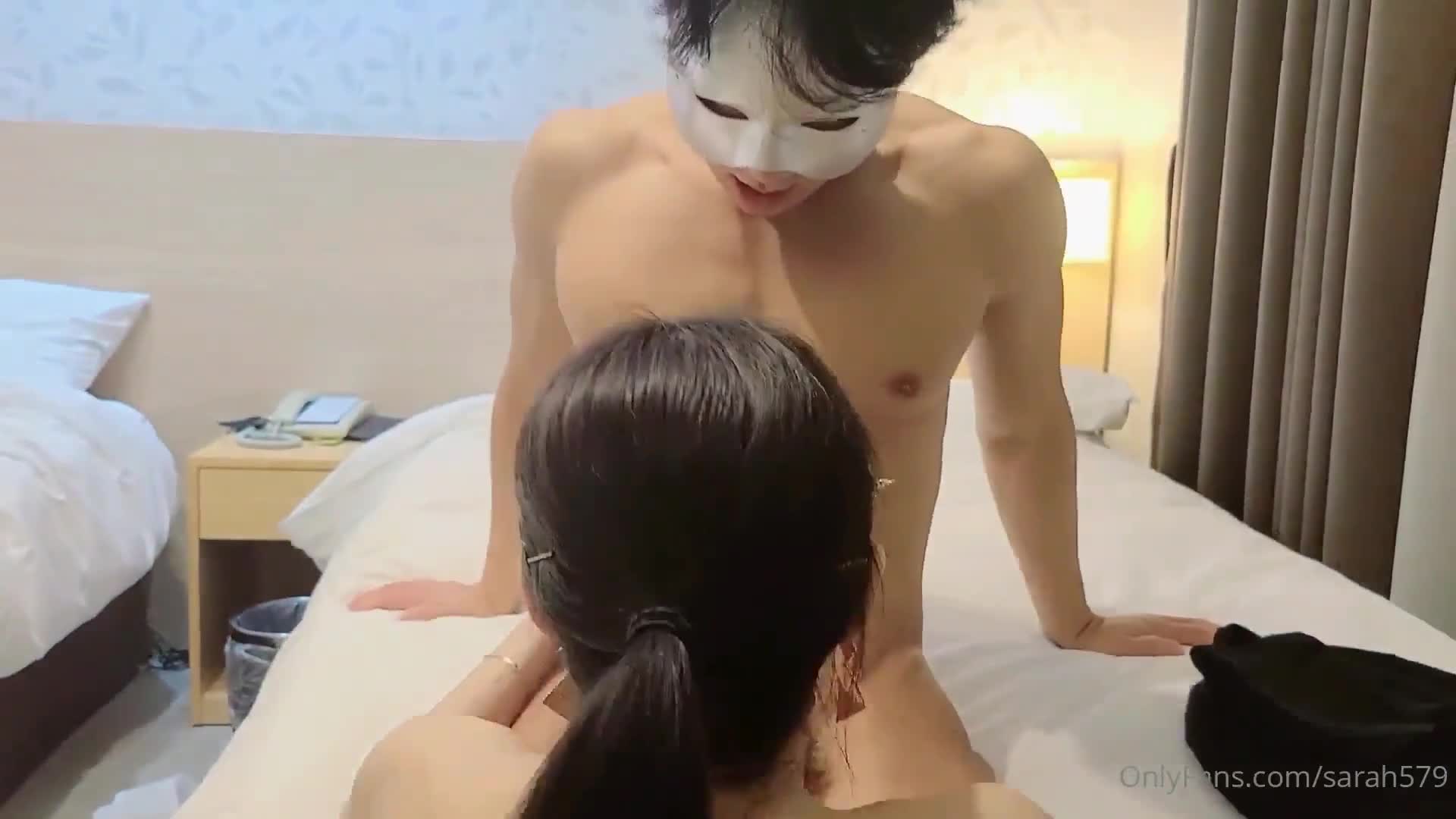 亨利夫妻，专吃小单男的美熟女淫妻。與一個有巧克力腹肌的小单男，淫妻各种勾引，鸡巴插入淫荡疯狂进出，被小奶狗的大鸡巴捣出大量白浆 #亨利夫妻 #淫妻绿帽 #熟女 #小单男 #口爆 #吞精 #白浆 #国产精品 亨利夫妇 90后夫妻自导自演拍淫秽视频获利365万或被判10+