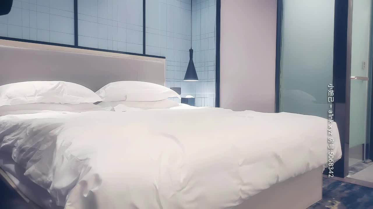 探花精选️️【超清修复】凌晨三点再淦一炮 遇到一个很会叫得少妇 1080p#探花 #兼职 #少妇