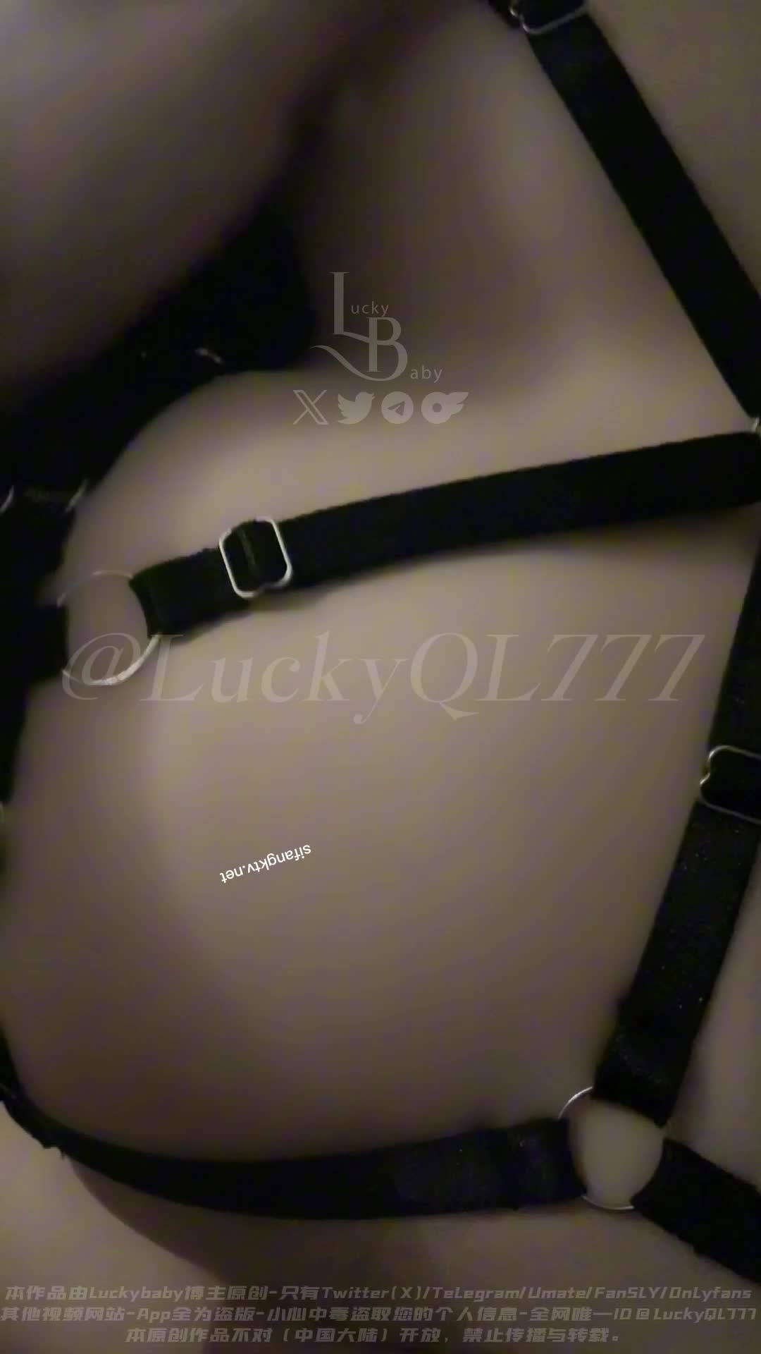 #LuckyQL777 | #3P #淫妻 #换妻 #SM首部颜射、吞精、口水、自慰、轻微Sm、微露脸、口爆、舌吻、互相调情，看点超多、性感尤物大长腿 不看后悔—————————「中文包及搜索引擎」  「吃瓜找片涩涩群」