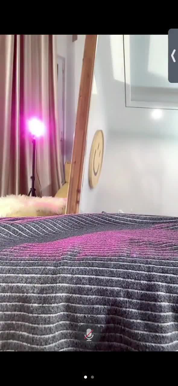 关键词：#奶白甜兔兔 #丝袜评级：极品（第二弹）ps：长得很可爱的高颜值主播，柰子和骚逼都很嫩，丝袜舞蹈反差感很强