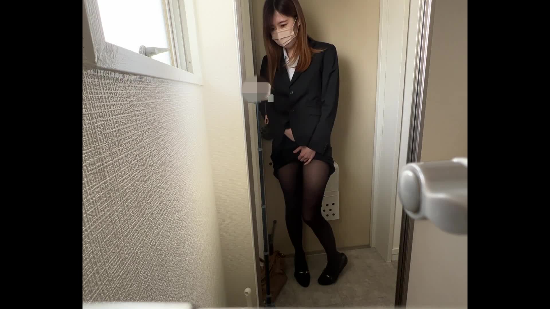 #莉子老师 #rikoriko1100#黑丝 #OL制服 #旗袍岛国推特福利姬—————————「中文包及搜索引擎」  「吃瓜找片涩涩群」