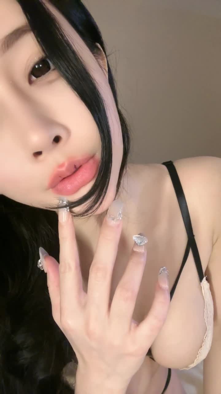 #半糖 #头像是本人 极品大奶美乳 开档丝袜高跟鞋子道具自慰