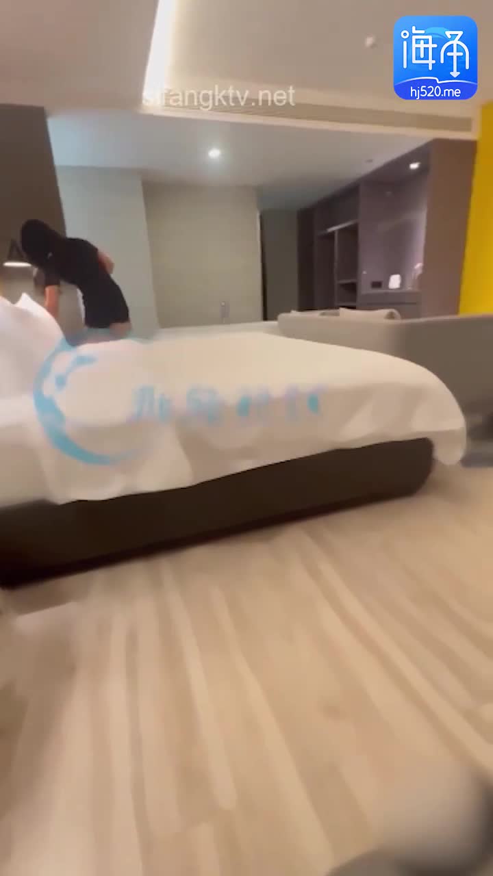 母狗精选️️姐姐被驯服后每天想要她穿的裙子好仙女做饭背影好美！齐逼短裙丝袜美腿诱惑色弟弟要精尽人亡!#母狗 #海角 #姐姐 #丝袜