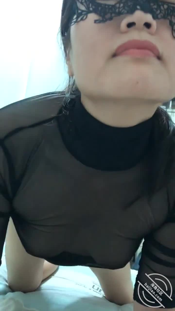 母狗精选️️暗恋十几年的表姐终于被我操了，真的太爽了️️表姐在床上真的是太风骚了，我一个人根本就满足不了她，别人都说女人三十如狼四十如虎，昨天我一见果然是真的。表姐现在正是如狼似虎年龄，在床上放的很开，完全没有别的女人那种羞涩感，反而多了一副欲求不满的状态。#母狗 #表姐 #欲求不满 #偷情