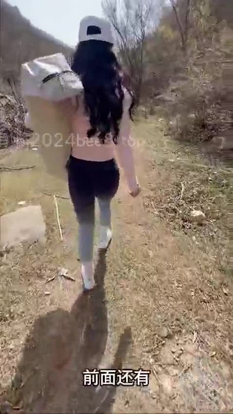 母狗精选️️户外营地与性感亲姐潮喷内射，用扩阴器亲眼看见精液流向子宫#户外 #野战 #乱伦 #姐弟