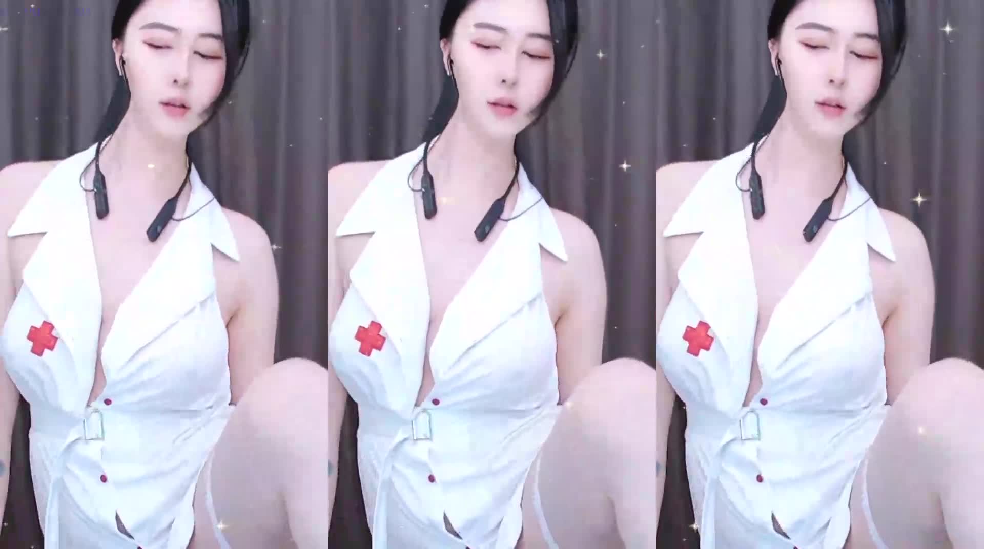 #七月金主万元定制9部CC高颜巨乳极品女神【七月】脸逼同框，多套制服裸舞道具紫薇高潮流白浆