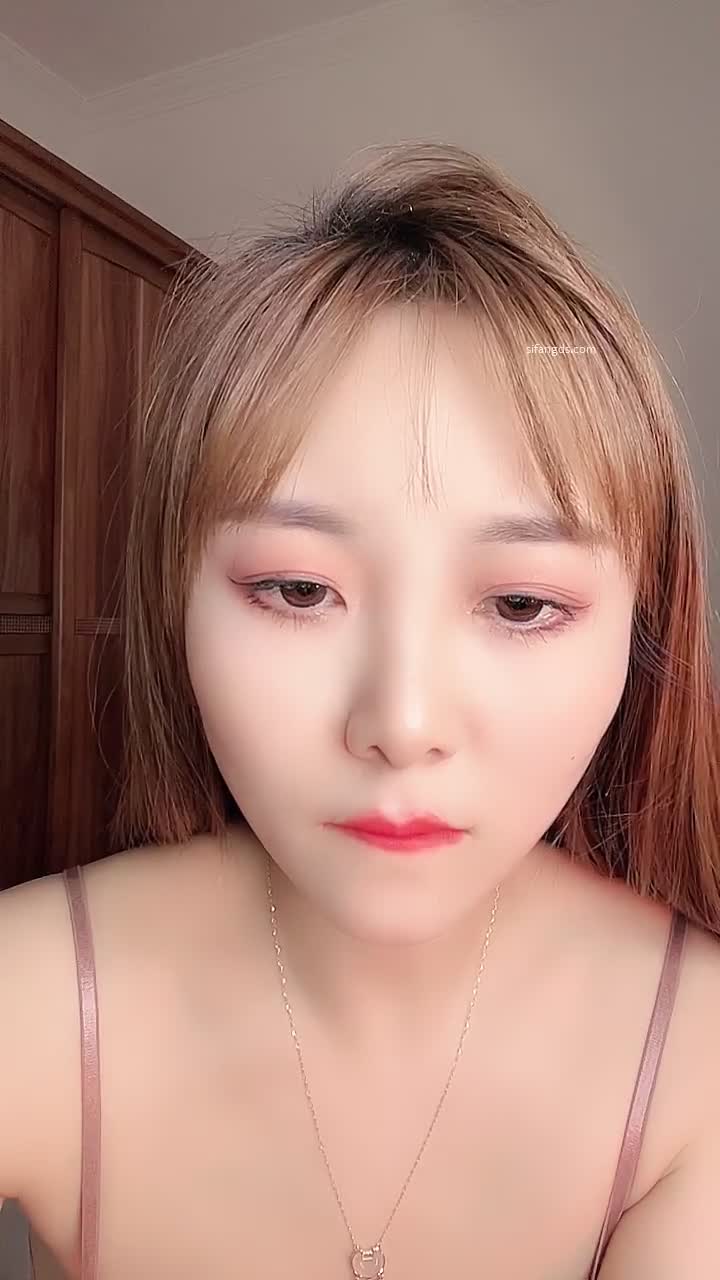 #主播蜜桃允儿 裸舞~道具自慰