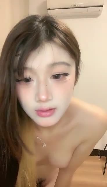 #主播佳佳 初放花苞全裸动感热舞