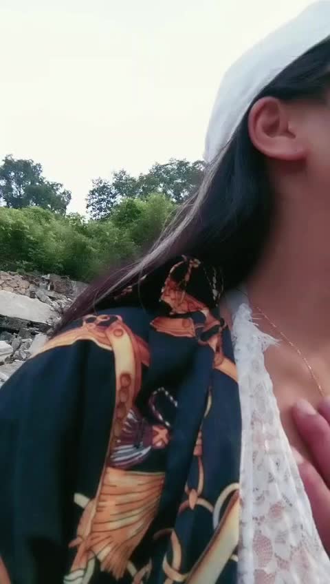 #勾引 风韵少妇户外直播 挑逗大哥一起现场互动做爱 你看我身材好不好 看我这奶子大不大 愿不愿意跟我啪 这样的极品骚货你愿意吗