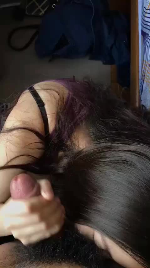 清纯VS淫荡 你喜欢哪个？！ 发现老婆打飞机技术有进步了