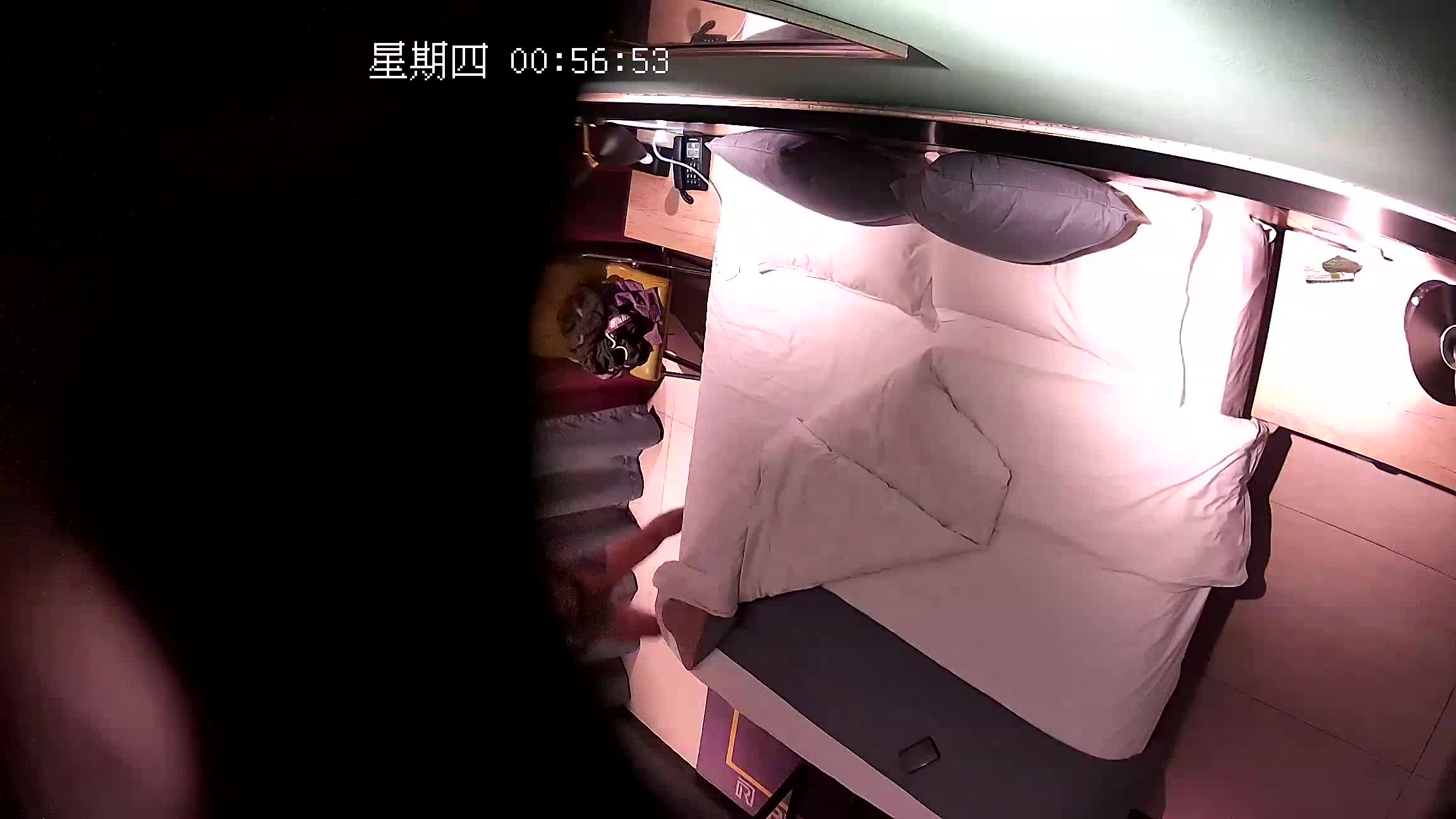 #嫖娼偷拍 #猫眼偷拍 #针孔偷拍 小伙子一晚上搞两个鸡 ，体力真不错啊 。 想看多嫖娼偷拍内容 ， 点击加入内部会员群
