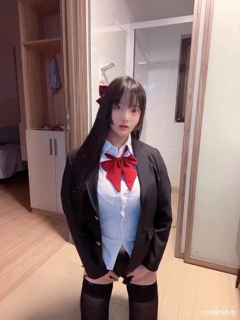 #小尤奈 #巨乳 #COS #丝袜 #主播知名巨乳COSER 小尤奈八字乳交自慰—————————「中文包及搜索引擎」  「吃瓜找片涩涩群」