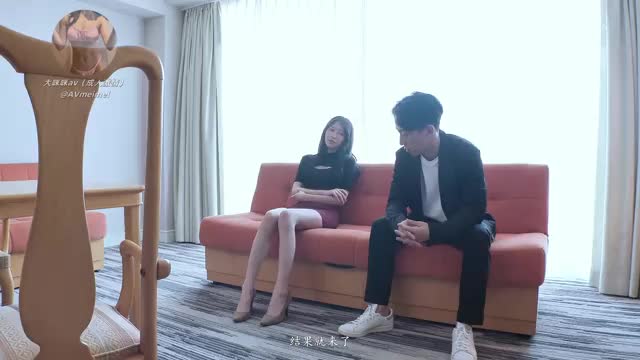 #素人 | #人妻 #白领OL #强制中出 #极品尤物寂寞人妻办公室大战主管肉棒！平时端庄严肃的白领没想到私下竟然这么骚！从反抗爆肏到主动吃鸡吧，最后直接强制内射！
