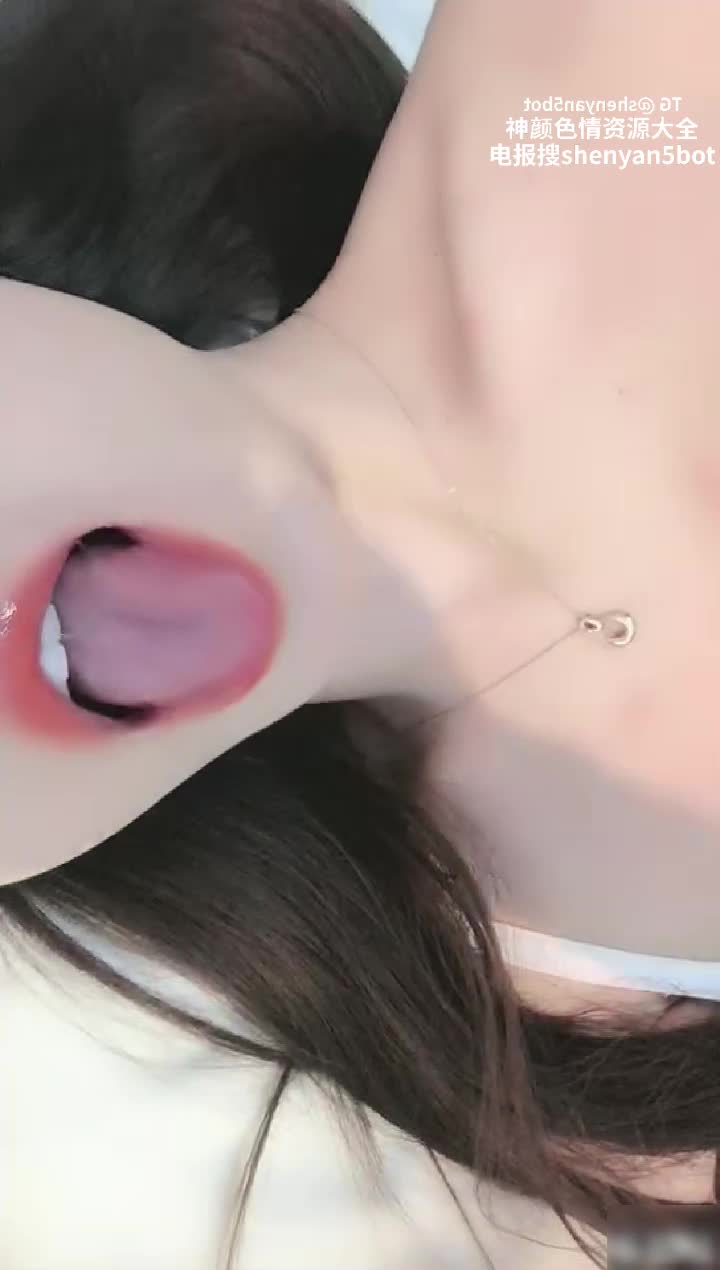 #巨乳 极品身材白嫩女神淫语挑逗 揉捏舔食美乳极限诱惑 真的太骚了