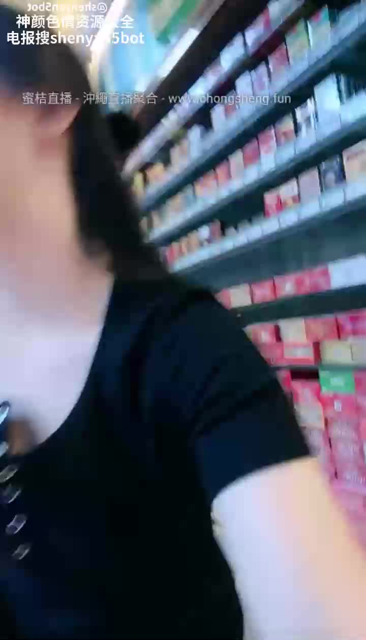 #巨乳 美乳高耸的老板娘锁上门脱光自慰 白嫩奶子被她自己捏得发红 手指猛抠下身 淫水滴滴答答骚得要命