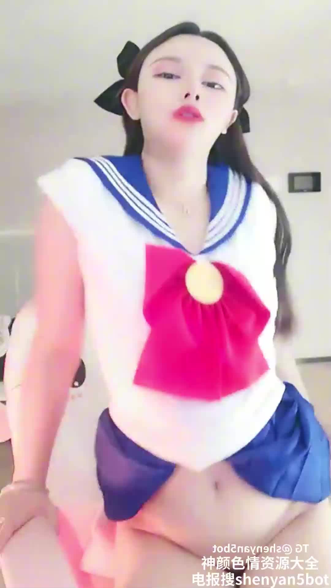 #巨乳 水手服巨乳女主播一只手揉搓奶子一只手跳蛋自慰奶头在挑逗下慢慢胀大