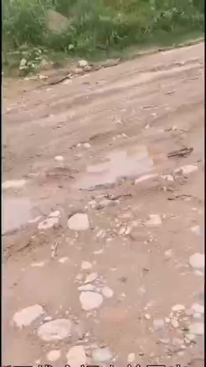 骚货母狗 下乡超透视情趣装诱惑干活的老农 各种场合露出开操
