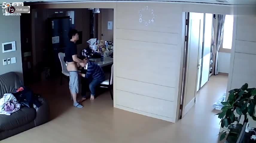 监控器偷拍 妈妈给儿子口交 2