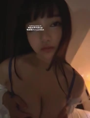 #巨乳 大眼萌妹身材同样火辣G奶身材强烈反差手捧白嫩大奶子让人浮想联翩 第二弹