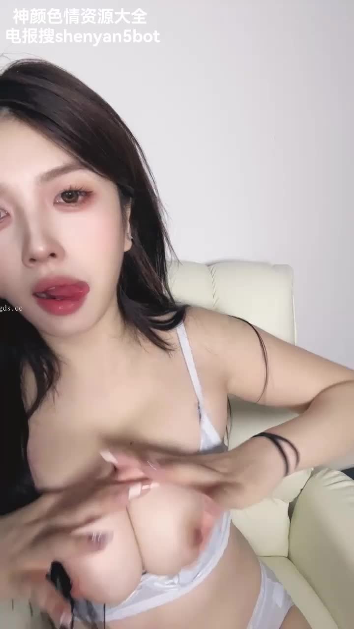 #爆乳 超柔美气质美女胸大腿长千娇百媚 逼痒的小少妇深夜发骚露脸自慰 撅着屁股掰开秀精彩刺激别错过