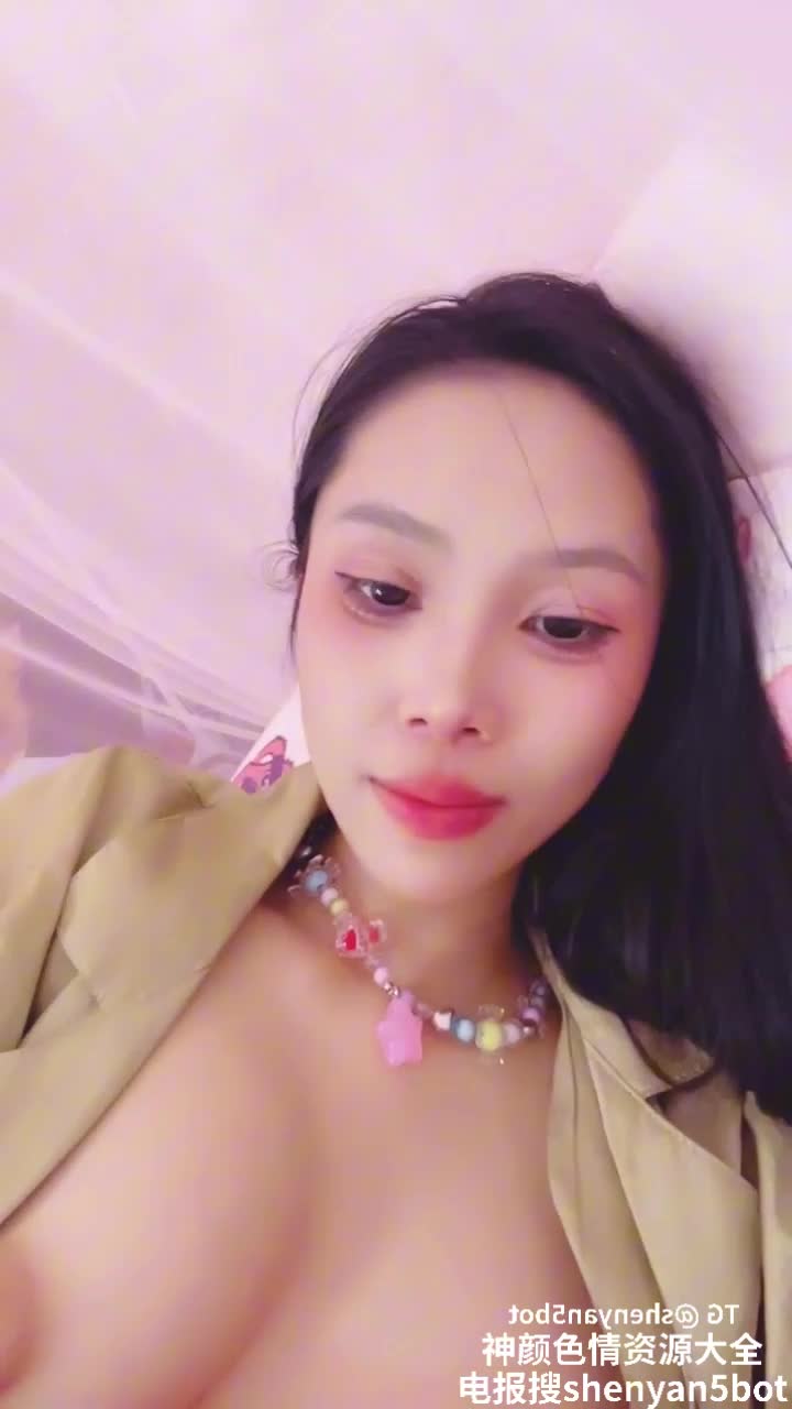 #巨乳 细框眼镜巨乳母狗黑丝自慰淫荡反差高潮不断女上位摩擦肉棒