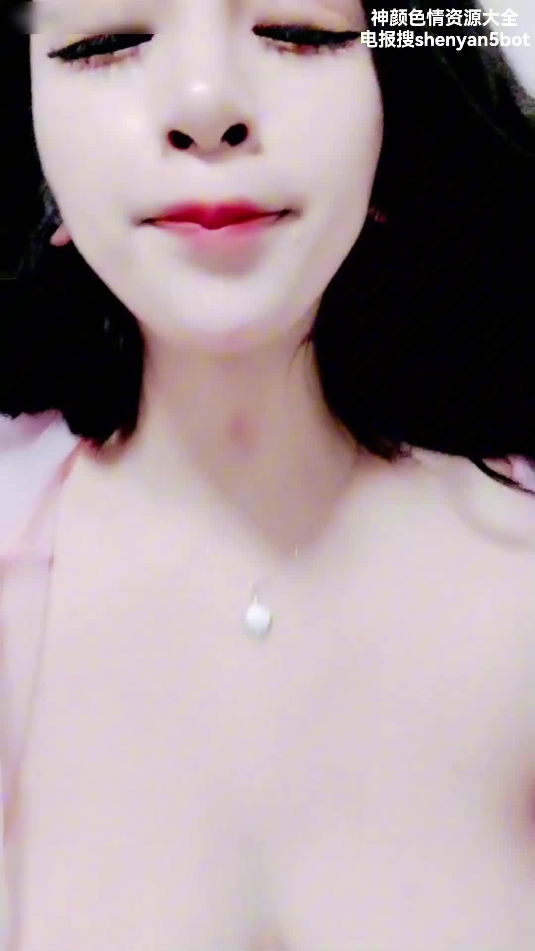 #爆乳 护士服女主播顶着一对大车灯巨乳发骚揉搓雪白酮体叫声淫荡身姿婀娜