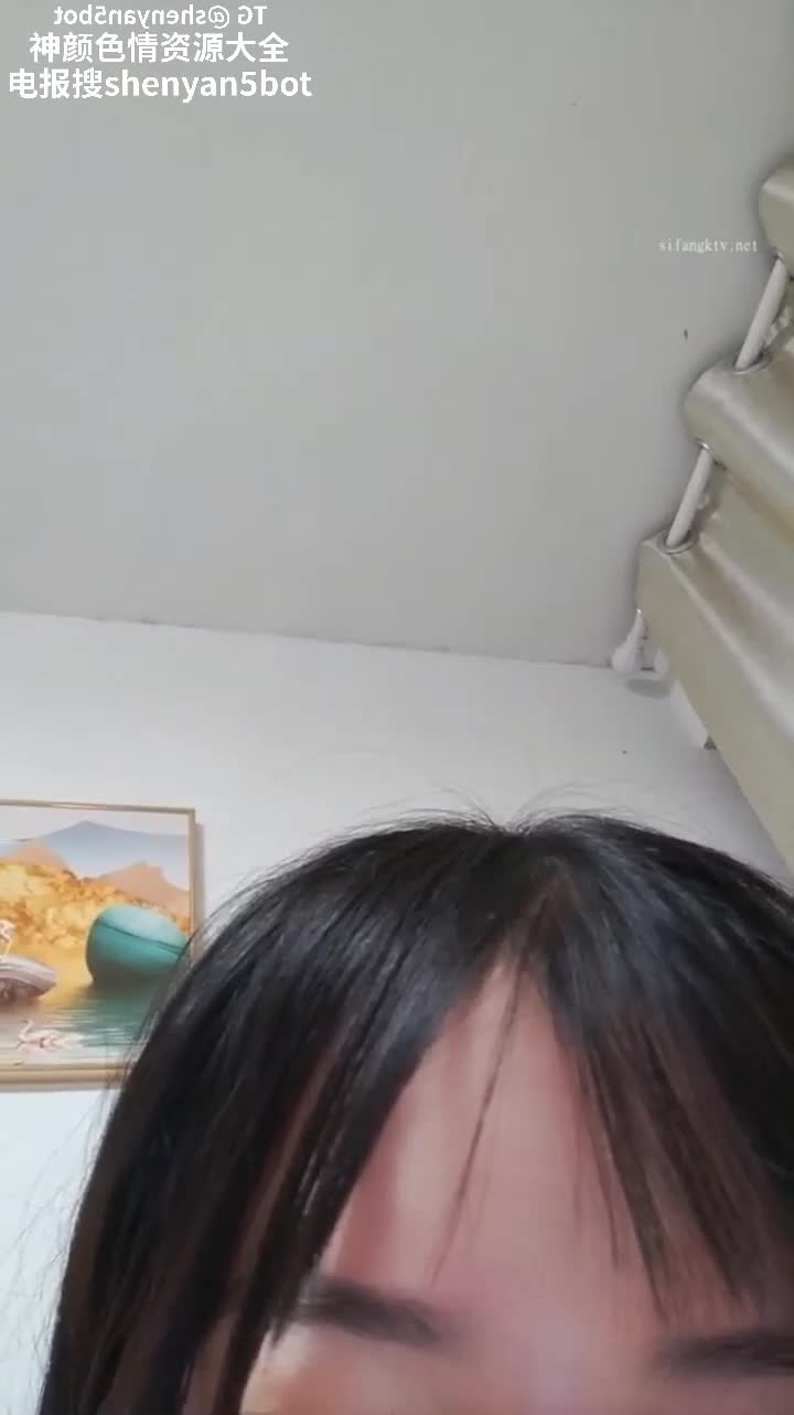 #巨乳 完美身材的乖巧学生妹实为发情母狗 E罩杯奶子挺着勾人 嫩穴塞满手指猛搞 反差浪叫暴露她淫荡真面目 第一弹