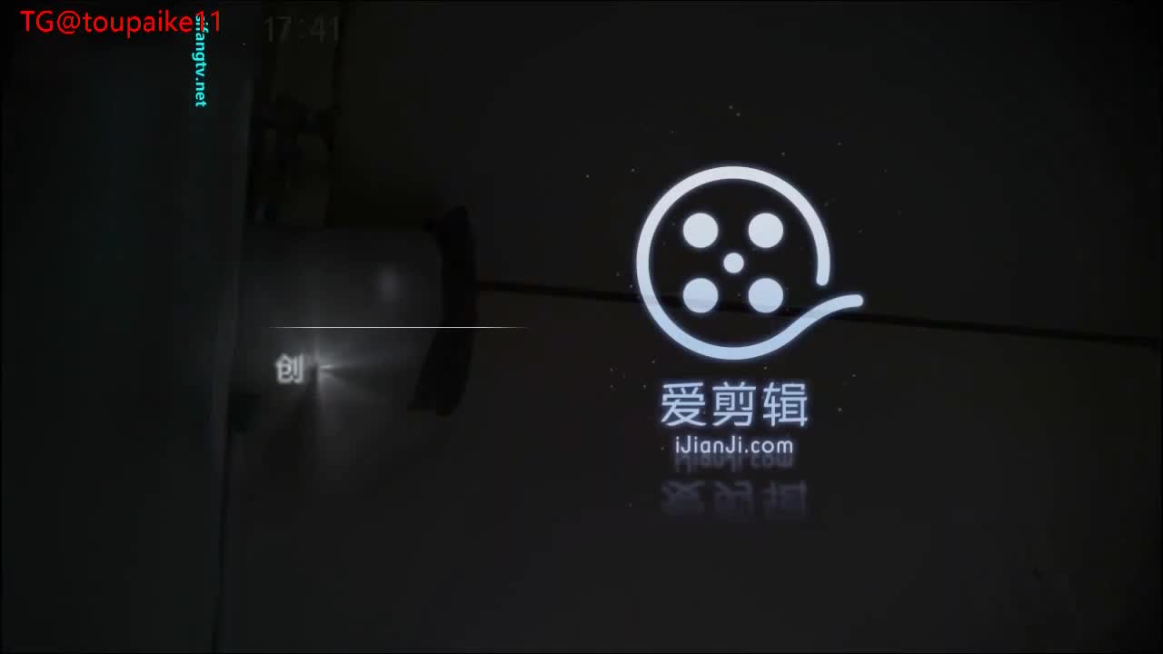 【孕妇福利】妇幼保健院偷拍人妻孕妇上厕所，清楚看到尿液自孕穴喷涌而出，还有撅起的孕期大圆臀1080P
