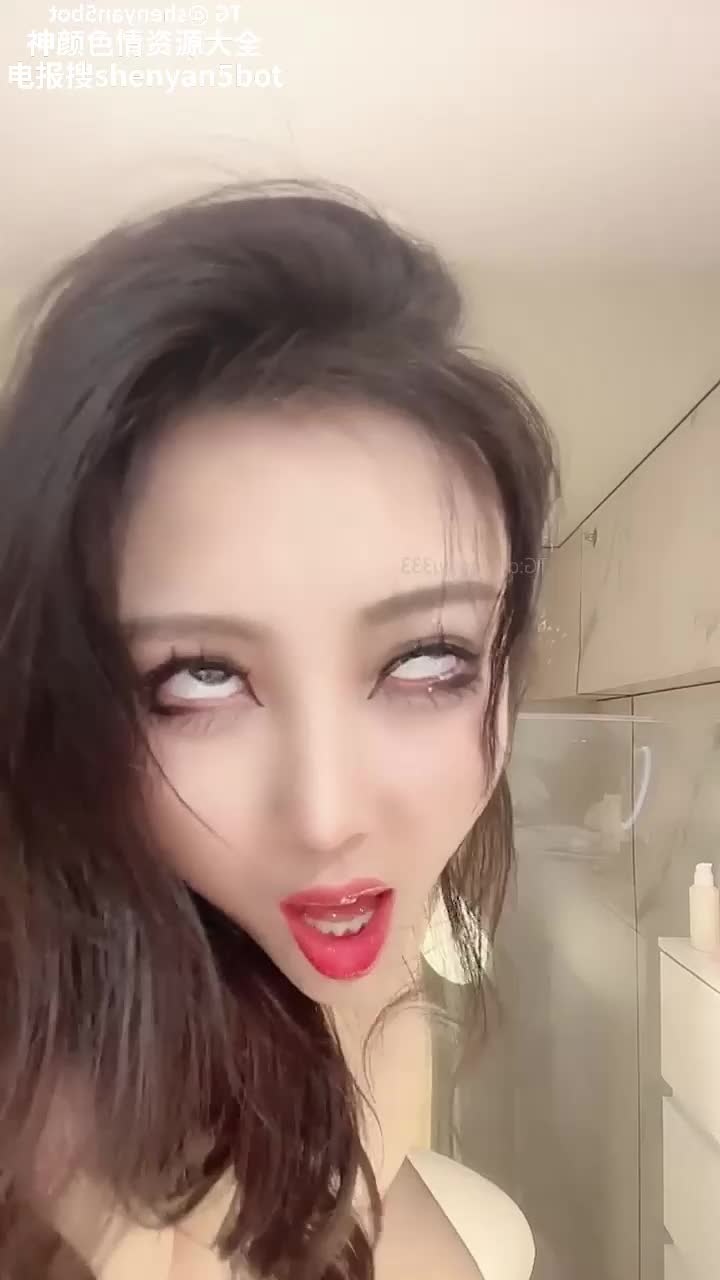 #巨乳 高颜大奶美女极品身材皮肤白皙 堕入凡间的神仙尤物回归 紫色自慰器插白虎鲍鱼表情享受 第二弹