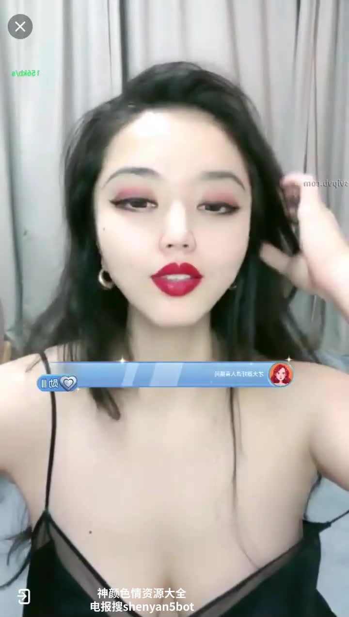 #爆乳 丰满极品巨乳女神发骚揉奶 表情销魂 大奶极限诱惑骚舞淫语 一脚不停 第一弹
