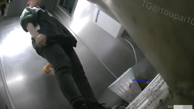 大神潜入大学女厕偷拍 10位年轻漂亮学妹粉嫩的美鲍