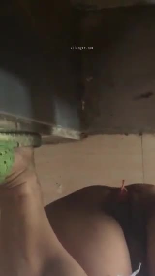 商场女厕全景偷拍多位年轻少妇的小美鲍