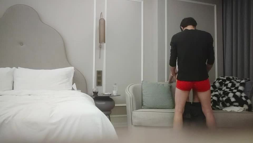 约炮皮肤白嫩高颜值美女舔逼口交啪啪露脸扛起美腿爆操骚逼!