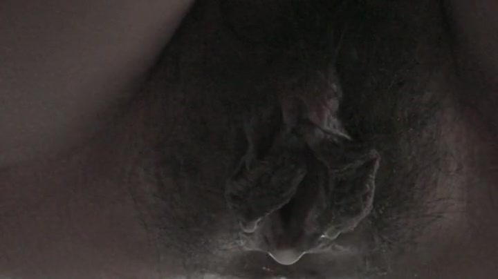 极品厕拍此女极品鸡冠B+蝴蝶B=终极名器，唇厚有弹性包裹性超强，大屌或小屌塞进去都会快乐无比